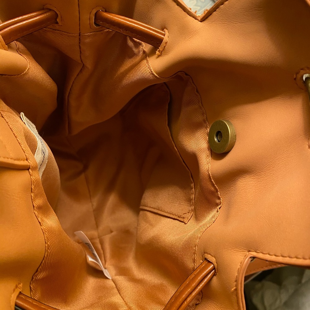 Universal Thread drawstring crossbody bag. - Picture 10 of 10